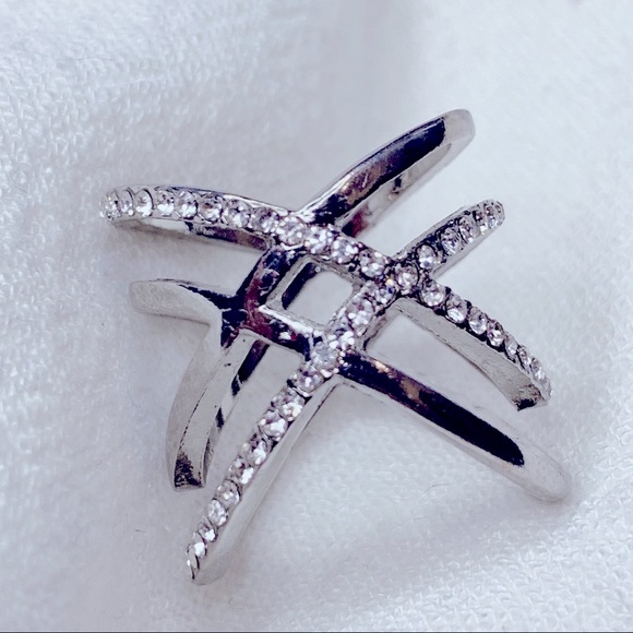 ❤️Seller’s Pick❤️ Beautiful Rhinestones Sliver Plated Ring - Picture 4 of 9